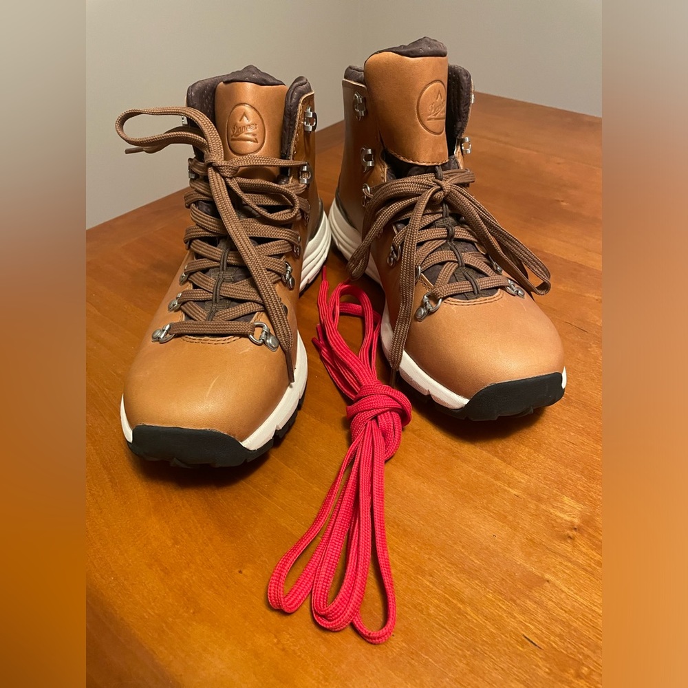 BRAND NEW: Danner Boots- Size: 8